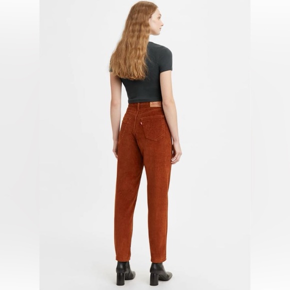 Levi's® Women’s High-Waisted Corduroy Mom Jeans in Mahogany Cord Size 27 - Picture 4 of 5